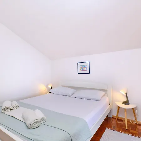 3 Bedroom In Apartment Mali Losinj
