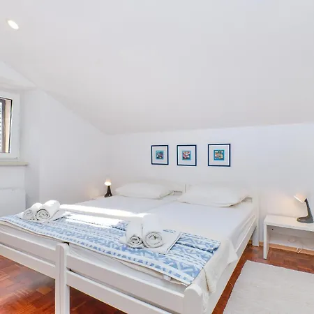 Apartment 3 Bedroom In *