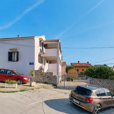 3 Bedroom In Apartment *